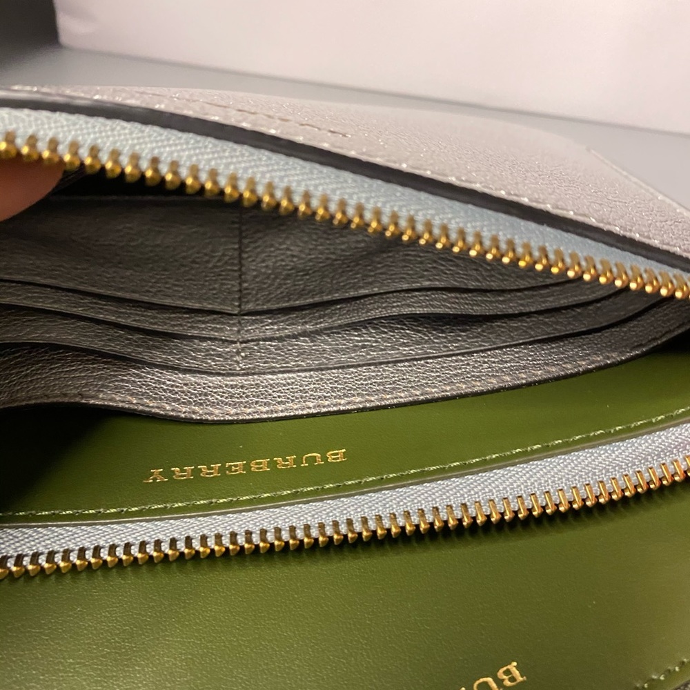 Burberry silver clutch - Picture 7 of 16
